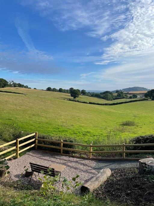 The Hereford Hut, Charming 1 Bedroom Shepherds Hut Callow 외부 사진